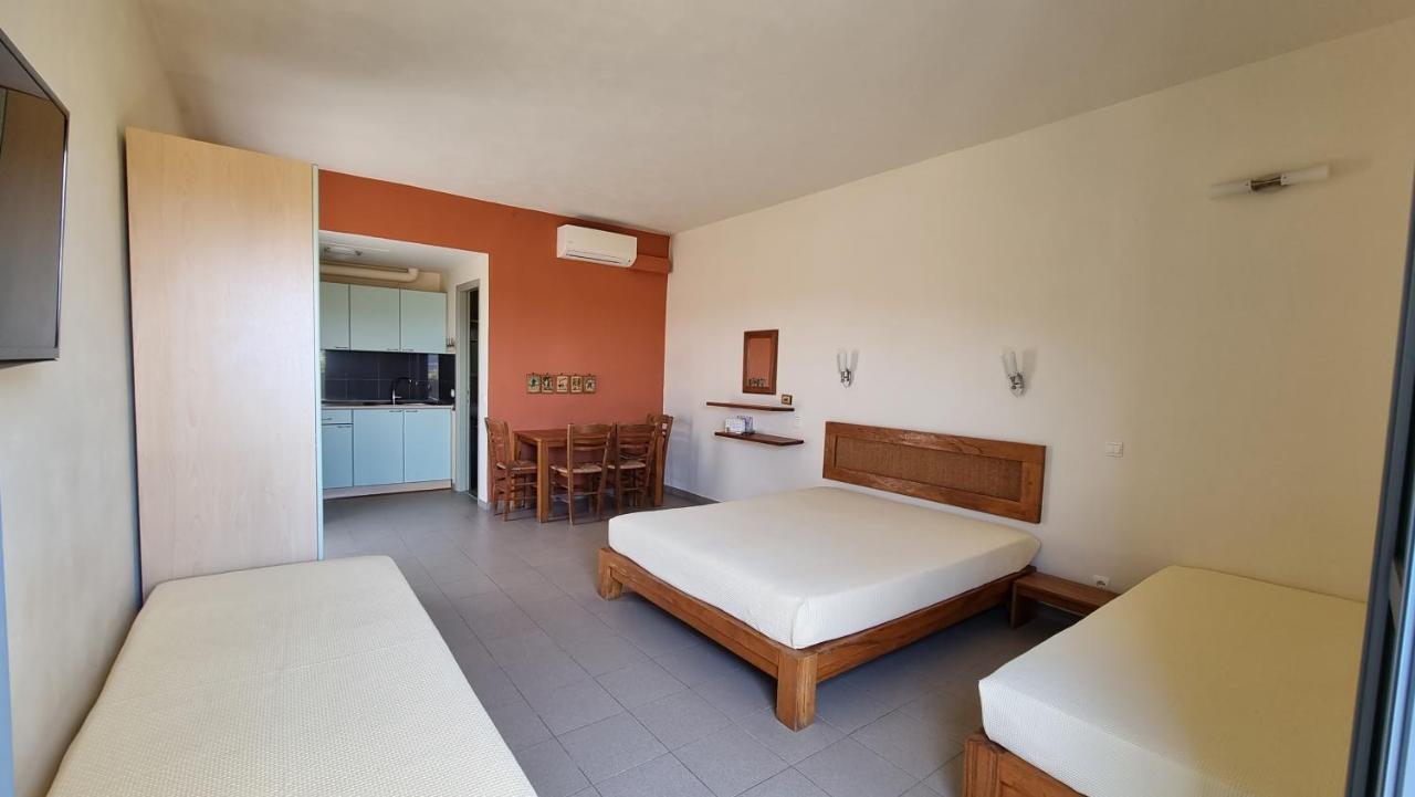 Domatia Me Thea Bed & Breakfast Elafonissos Exterior foto