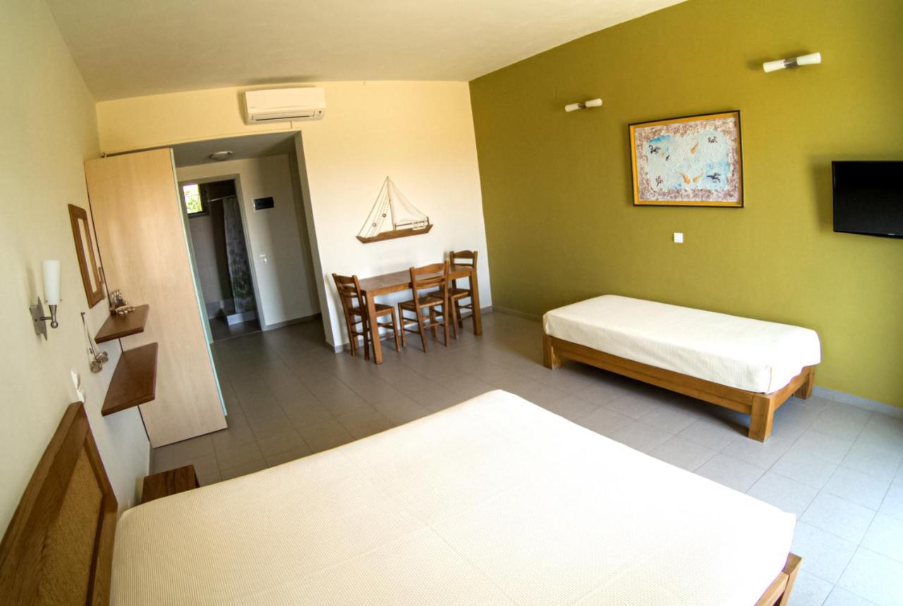 Domatia Me Thea Bed & Breakfast Elafonissos Exterior foto