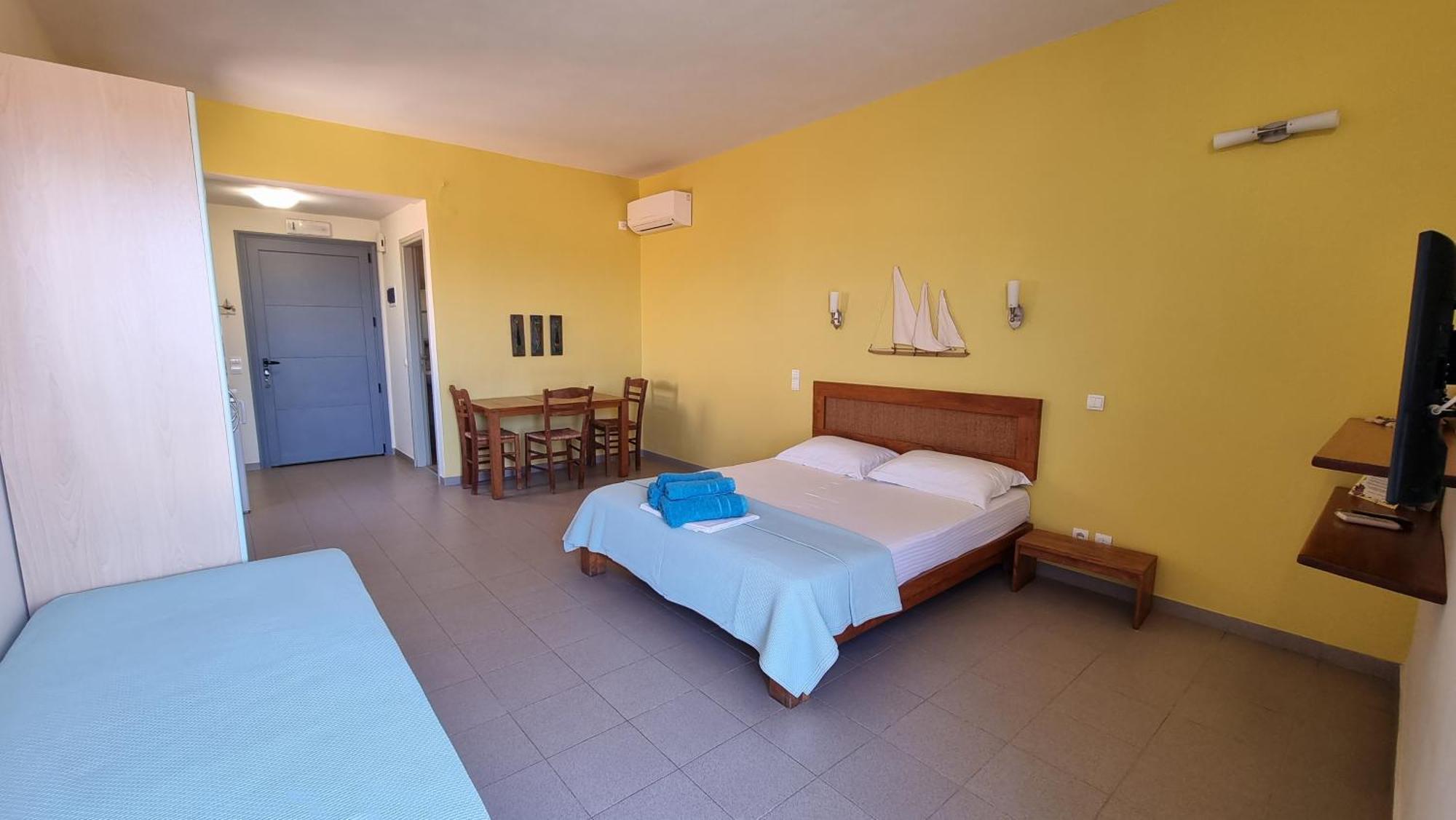 Domatia Me Thea Bed & Breakfast Elafonissos Exterior foto
